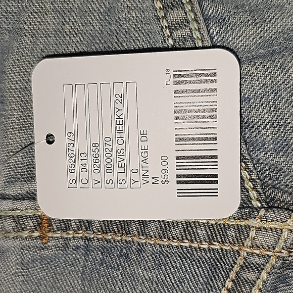 NWT Urban Renewal Levi’s Cutoff Denim Shorts Medium Cheeky High Rise Distressed - Picture 5 of 8